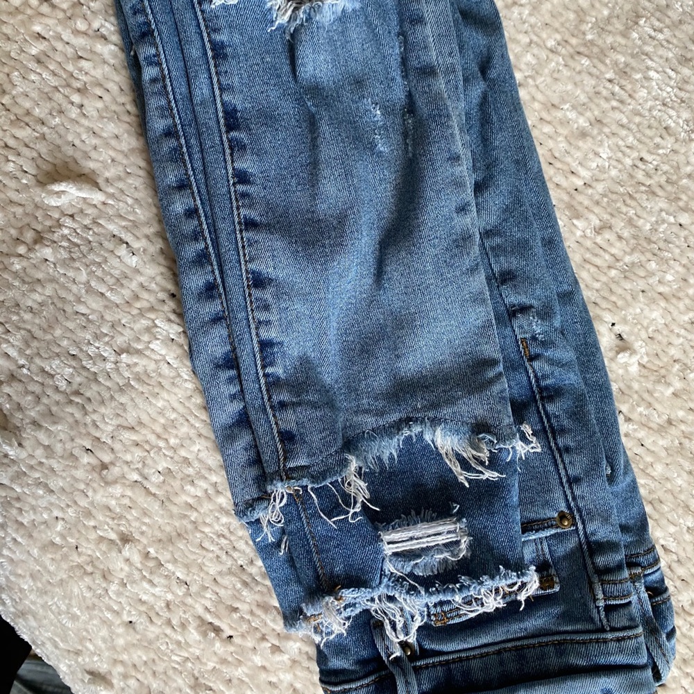 URBAN OUTFITTERS RIPPED SKINNY JEANS SIZE 0